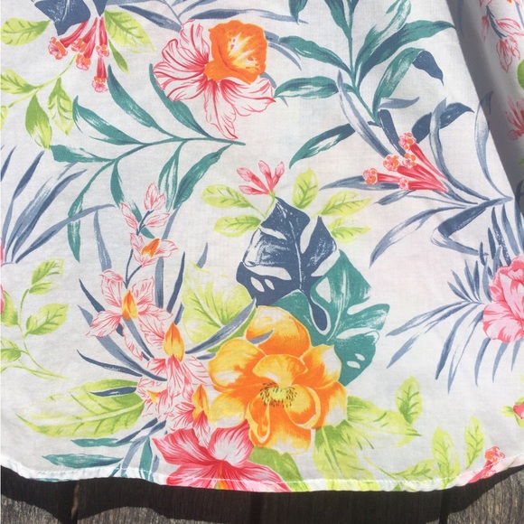 Liz Claiborne Tropical Vibes Button Up Top - Picture 8 of 8